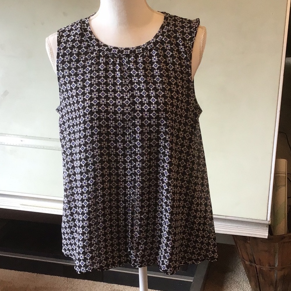 - Lovely Sleeveless Tunic/Top In Floral Design